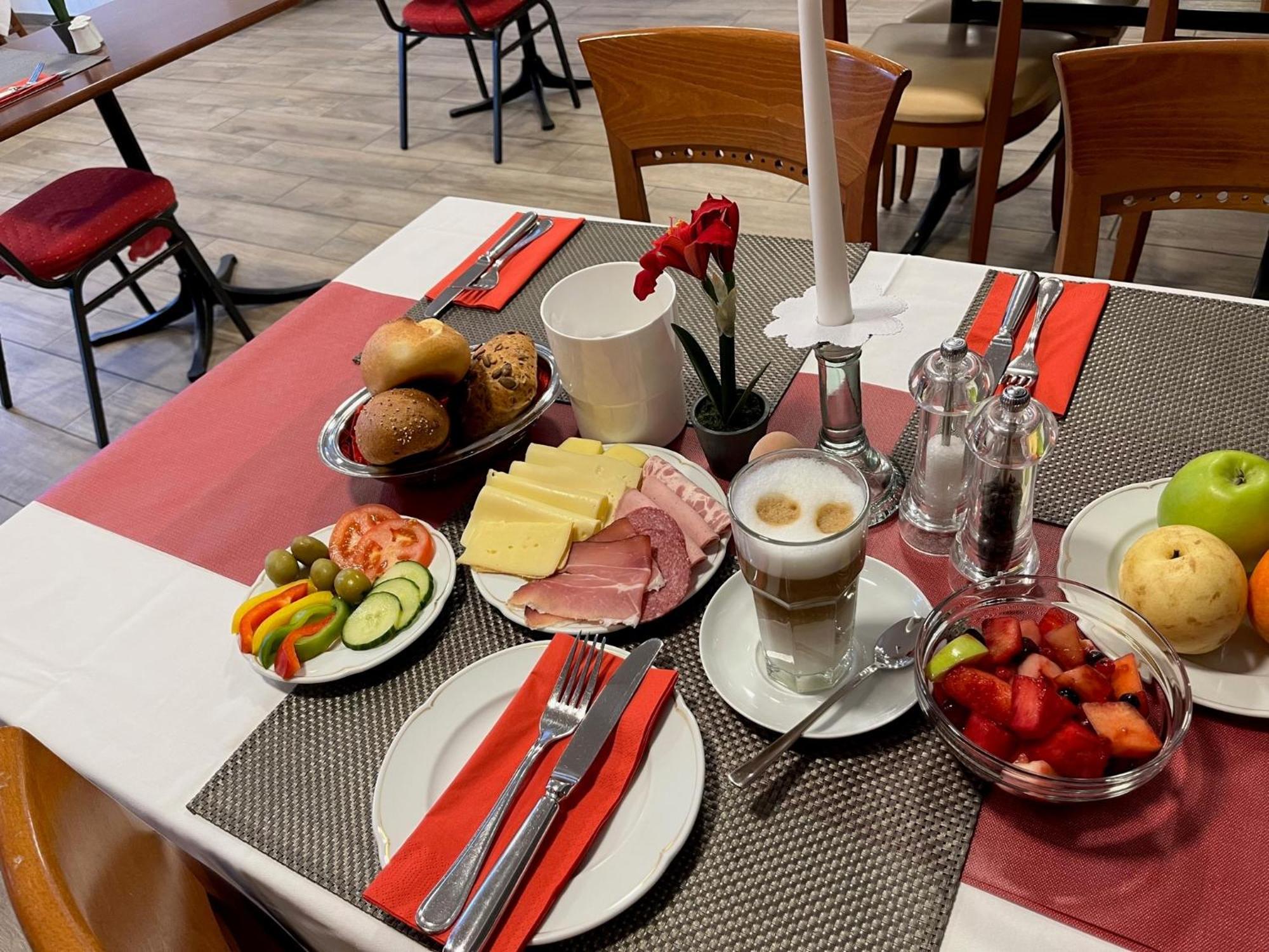 Jaegerhaus In Am Hohentwiel 3*